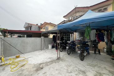 End Lot 2-Storey Jalan Kemboja, Bukit Beruntung