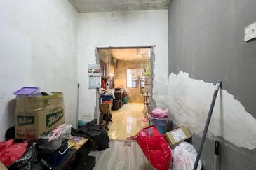 End Lot 2-Storey Jalan Kemboja, Bukit Beruntung