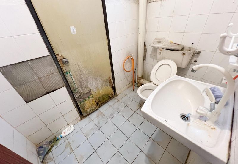 End Lot 2-Storey Jalan Kemboja, Bukit Beruntung