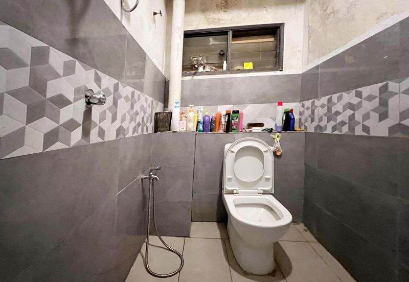 End Lot 2-Storey Jalan Kemboja, Bukit Beruntung