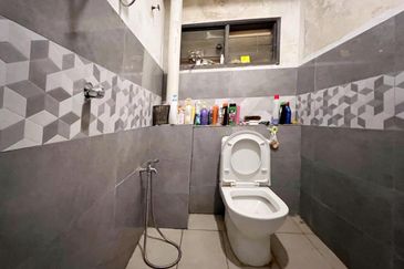 End Lot 2-Storey Jalan Kemboja, Bukit Beruntung