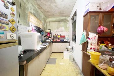 End Lot 2-Storey Jalan Kemboja, Bukit Beruntung