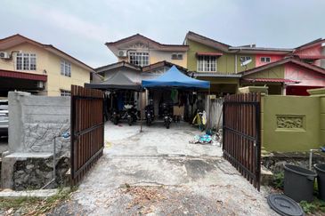 End Lot 2-Storey Jalan Kemboja, Bukit Beruntung