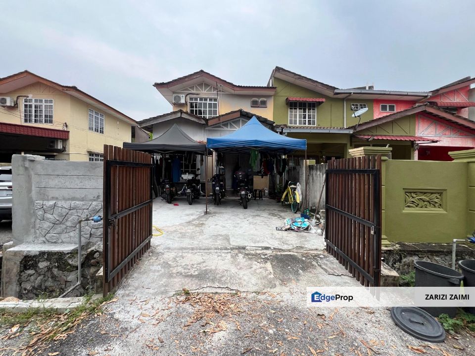 End Lot 2-Storey Jalan Kemboja, Bukit Beruntung, Selangor, Hulu Selangor