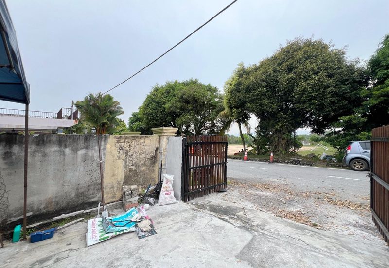 End Lot 2-Storey Jalan Kemboja, Bukit Beruntung