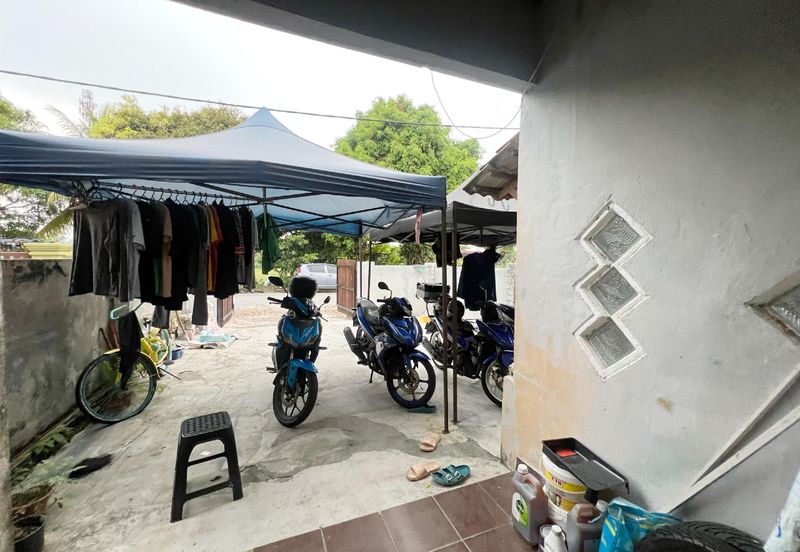 End Lot 2-Storey Jalan Kemboja, Bukit Beruntung