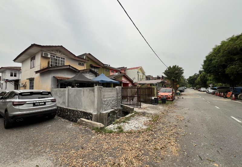 End Lot 2-Storey Jalan Kemboja, Bukit Beruntung
