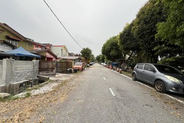 End Lot 2-Storey Jalan Kemboja, Bukit Beruntung