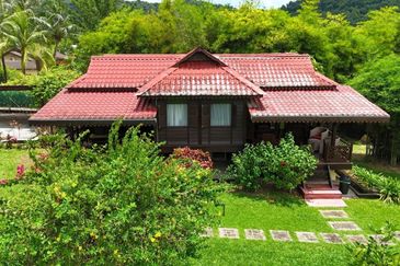 Authentic Malay Villa Estate @ Makam Mahsuri