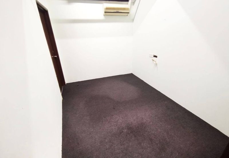 Renovated! Office Lot @ Kelana Jaya Square