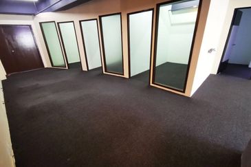 Renovated! Office Lot @ Kelana Jaya Square