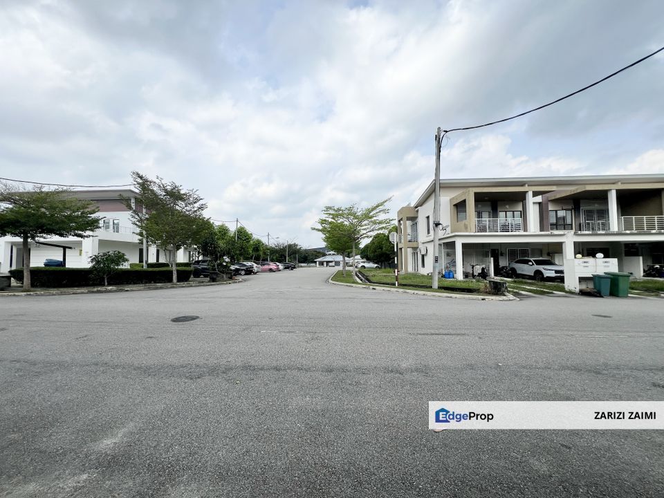 100 METER SURAU! Townhouse Villa Kesuma, Selangor, Semenyih