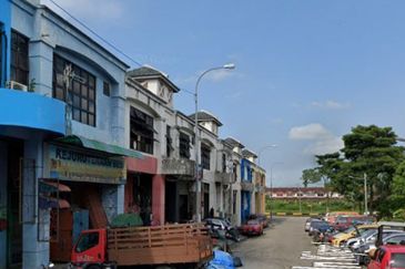 1.5 Storey Factory @ Taman Scientix, Pasir Gudang, Johor.