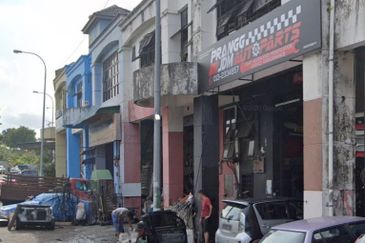 1.5 Storey Factory @ Taman Scientix, Pasir Gudang, Johor.