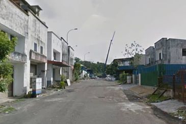 1.5 Storey Factory @ Taman Perindustrian Tiram, Ulu Tiram, Johor.