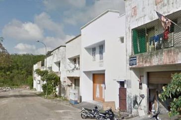 1.5 Storey Factory @ Taman Perindustrian Tiram, Ulu Tiram, Johor.