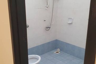 1 Storey House @ Taman Maluri, Ulu Tiram, Johor.