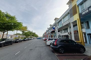 2 Storey Shop With Mezzanine @ Pusat Perdagangan Kebun Teh, Johor Bahru.