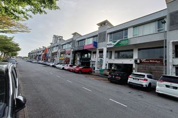 2 Storey Shop With Mezzanine @ Pusat Perdagangan Kebun Teh, Johor Bahru.