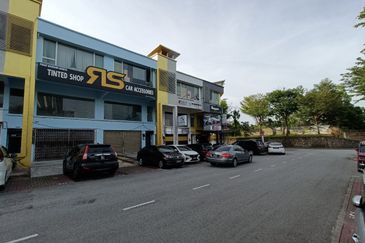2 Storey Shop With Mezzanine @ Pusat Perdagangan Kebun Teh, Johor Bahru.