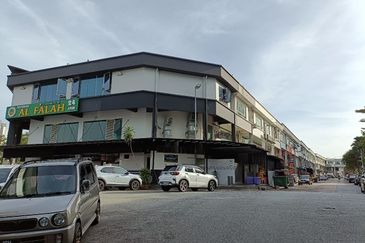 2 Storey Shop With Mezzanine @ Pusat Perdagangan Kebun Teh, Johor Bahru.