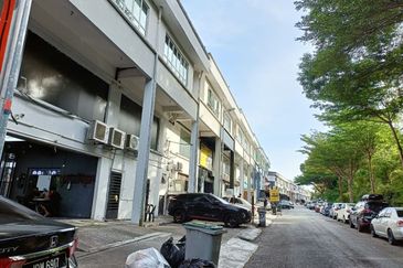 2 Storey Shop With Mezzanine @ Pusat Perdagangan Kebun Teh, Johor Bahru.