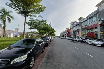 2 Storey Shop With Mezzanine @ Pusat Perdagangan Kebun Teh, Johor Bahru.