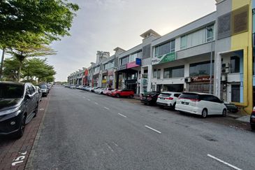 2 Storey Shop With Mezzanine @ Pusat Perdagangan Kebun Teh, Johor Bahru.