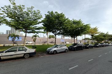 2 Storey Shop With Mezzanine @ Pusat Perdagangan Kebun Teh, Johor Bahru.