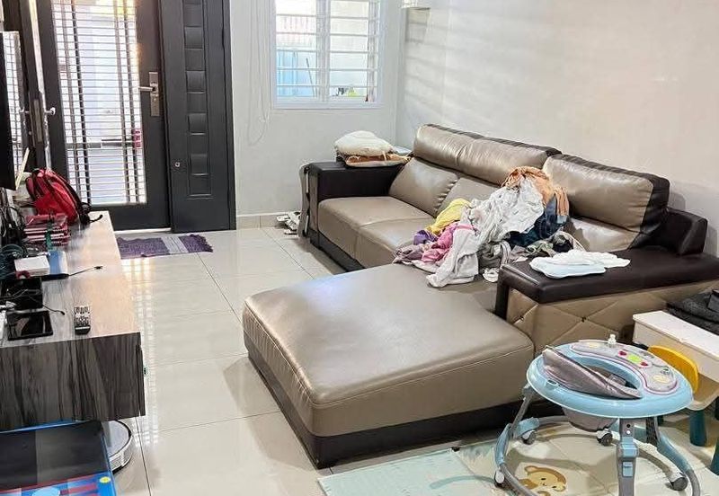 1 Storey House @ Taman Bunga Teratai, Pekan Nanas, Johor.