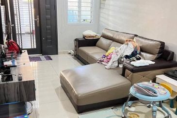 1 Storey House @ Taman Bunga Teratai, Pekan Nanas, Johor.