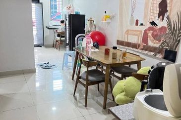 1 Storey House @ Taman Bunga Teratai, Pekan Nanas, Johor.