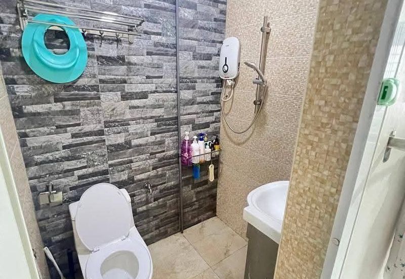 1 Storey House @ Taman Bunga Teratai, Pekan Nanas, Johor.