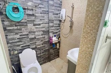 1 Storey House @ Taman Bunga Teratai, Pekan Nanas, Johor.