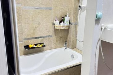 1 Storey House @ Taman Bunga Teratai, Pekan Nanas, Johor.