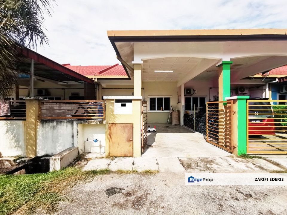 Rumah Teres Setingkat Menghadap Kawasan Lapang di Kg Tok Muda Jalan