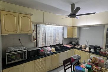 Jalan Suasana, Bandar Tun Hussein Onn