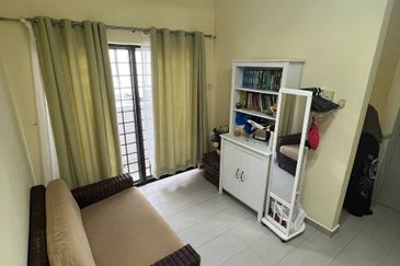 Jalan Suasana, Bandar Tun Hussein Onn