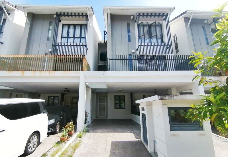 Crescent Park Townvilla