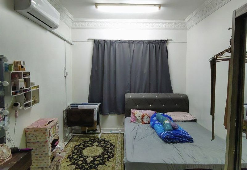 Vista Pinggiran, Taman Pinggiran Putra