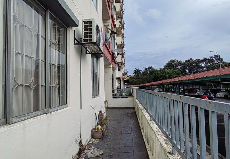 Vista Pinggiran, Taman Pinggiran Putra