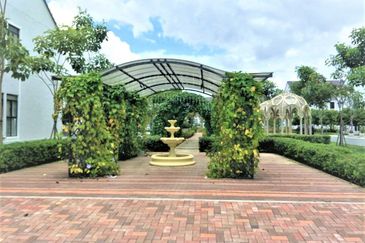 Monet Lily @ Sunsuria City