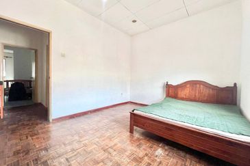 Seksyen 2 Bandar Bukit Mahkota