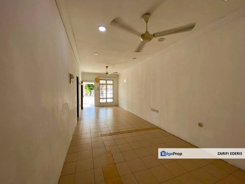 Partial Furnished with Airconds & Kitchen Cabinet Single Storey Terrace Taman Pinggiran Cyber Cyberjaya For Sale, Selangor, Cyberjaya