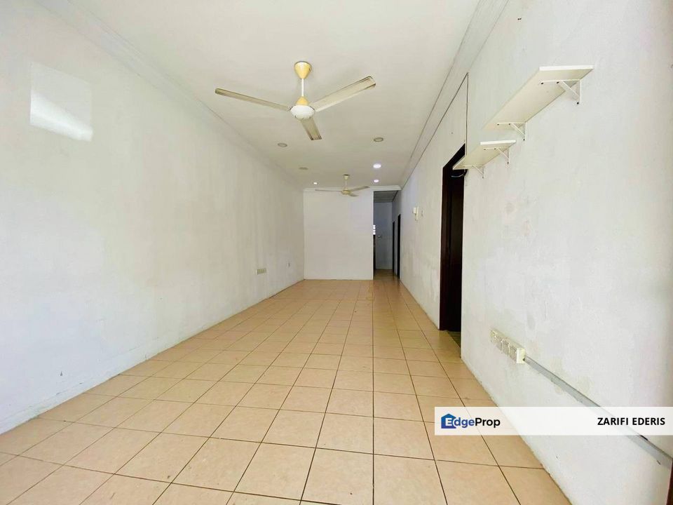 Partial Furnished with Airconds & Kitchen Cabinet Single Storey Terrace Taman Pinggiran Cyber Cyberjaya For Sale, Selangor, Cyberjaya