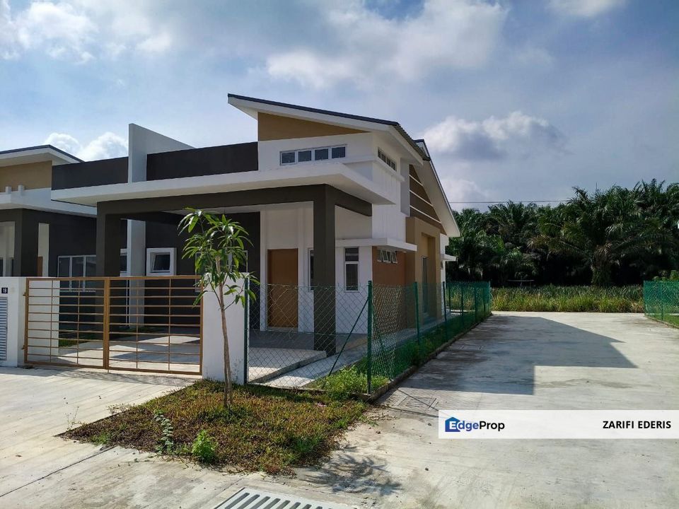 END LOT with Extra Land Single Storey Terrace Taman Wira Permai Tg Agas Seksyen 30 Shah Alam For Sale, Selangor, Shah Alam