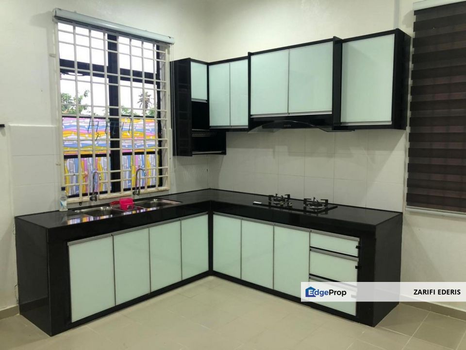 Parking Luas Tidak Menghadap Rumah Orang Rumah SEMI D Setingkat di Tawang Bachok untuk Di Jual, Kelantan, Kota Bharu