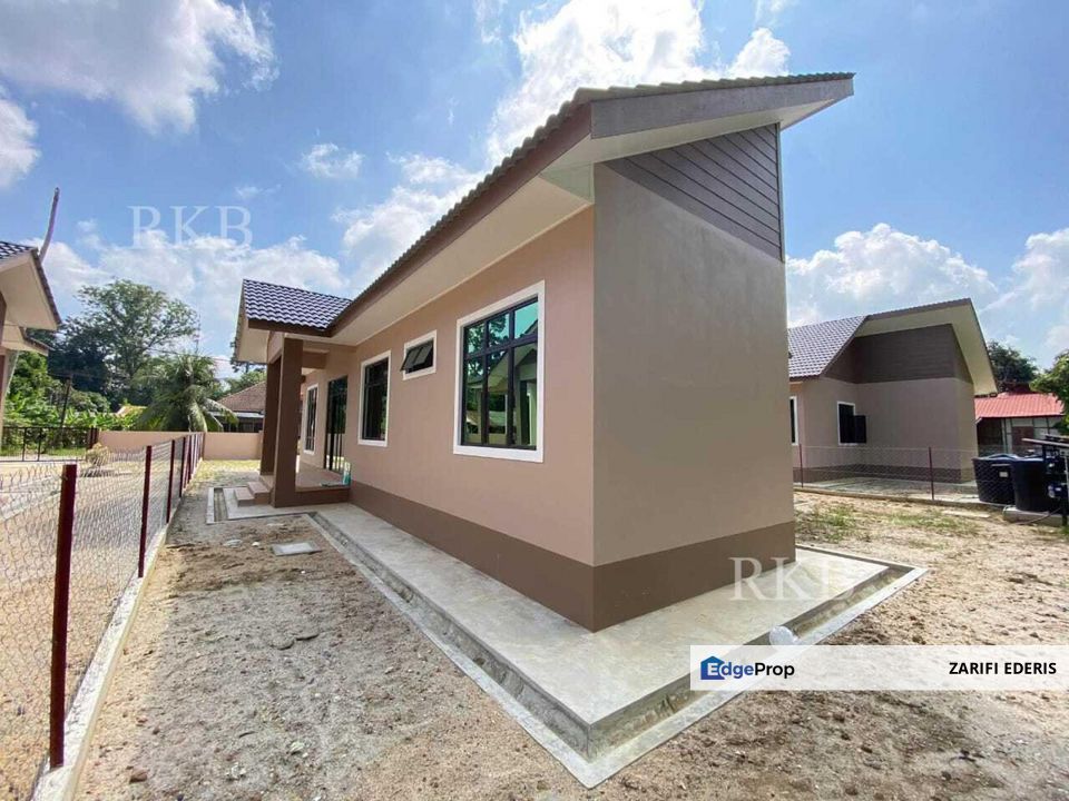 BEBAS BANJIR dan DEKAT DENGAN SEKOLAH Rumah Banglo Cantik 4 Bilik di Wakaf Bharu Kota Bharu Kelantan untuk Di Jual, Kelantan, Kota Bharu