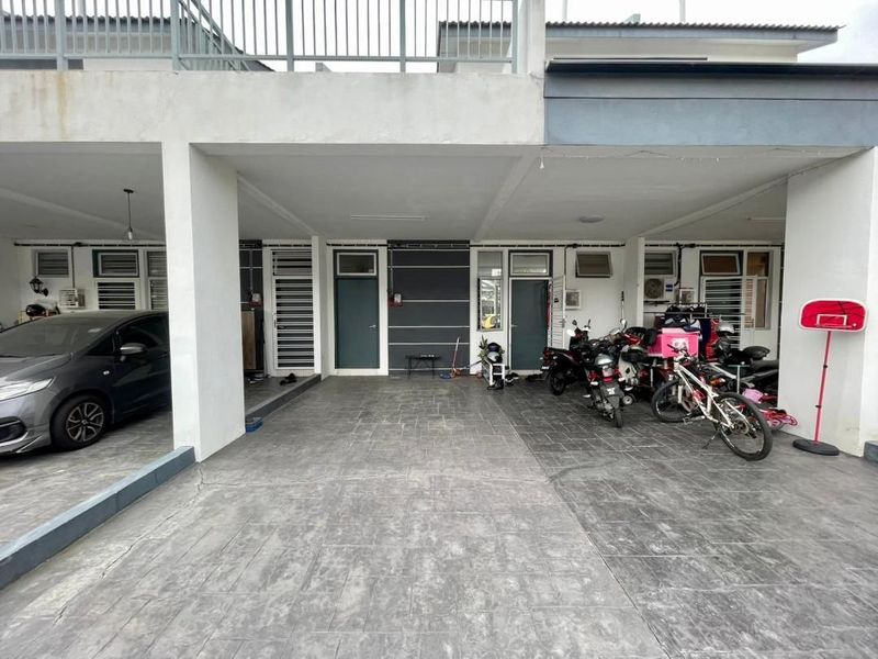 Well kept unit Upper Kita Batu Townhouse Cybersouth Dengkil Good For Investment For Sale, Selangor, Dengkil