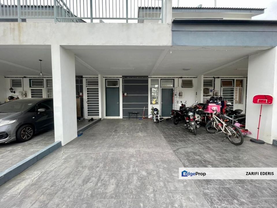 Well kept unit Upper Kita Batu Townhouse Cybersouth Dengkil Good For Investment For Sale, Selangor, Dengkil